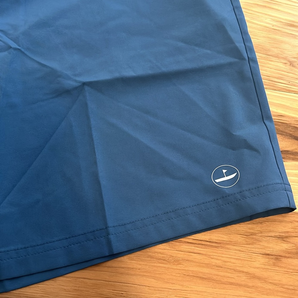 Catch + Club Golf Shorts Large - Picture 2 of 3